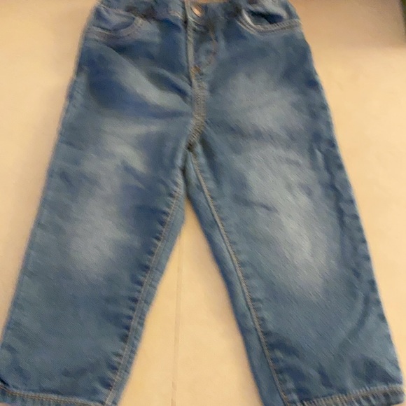 24 months, boys Osh Kosh jeans and Gildan 2T tie dye T-shirt - Picture 4 of 7